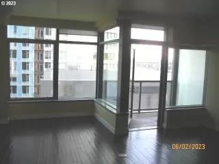 Photo #3: 23072303 Listing