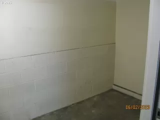 Photo #6: 23072303 Listing