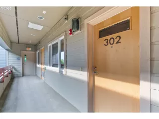 Photo #2: 23072743 Listing