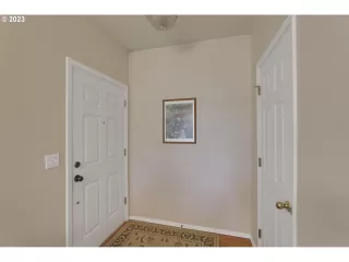 Photo #3: 23073542 Listing