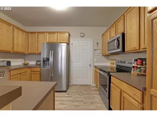 Photo #4: 23073542 Listing