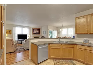 Photo #6: 23073542 Listing