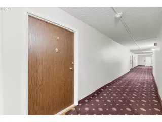 Photo #5: 23073736 Listing 