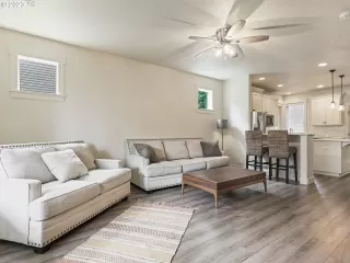 Photo #2: 23074047 Listing 