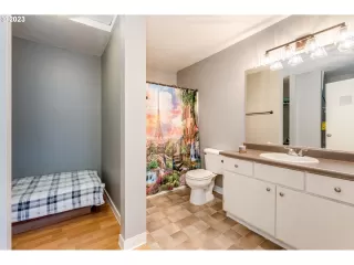 Photo #3: 23074195 Listing