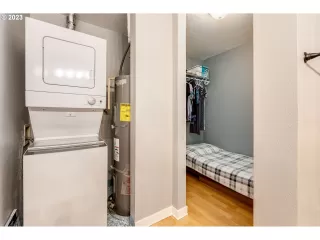 Photo #4: 23074195 Listing