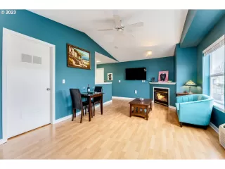 Photo #6: 23074195 Listing