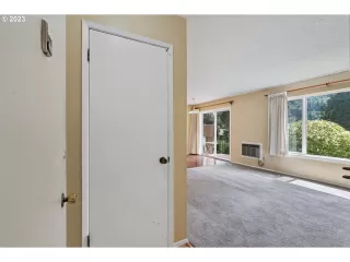 Photo #3: 23074878 Listing