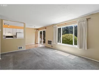 Photo #4: 23074878 Listing