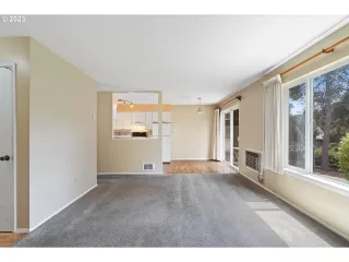 Photo #5: 23074878 Listing