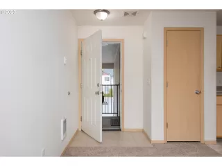 Photo #4: 23075027 Listing