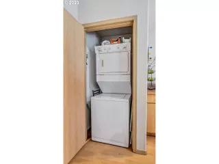 Photo #3: 23075085 Listing