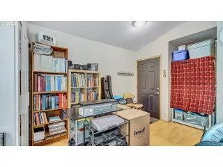 Photo #4: 23075085 Listing