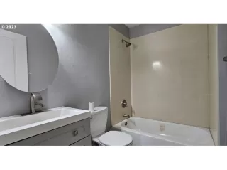 Photo #5: 23075942 Listing 