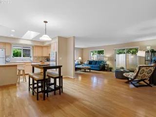 Photo #2: 23076270 Listing 