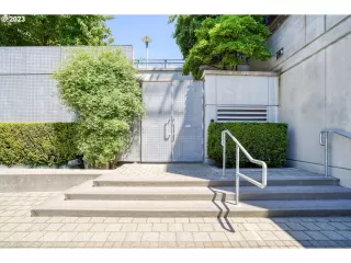 Photo #4: 23076573 Listing 