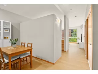 Photo #6: 23076573 Listing 