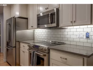 Photo #6: 23076725 Listing 