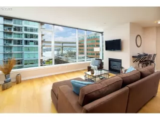 Photo #2: 23077388 Listing