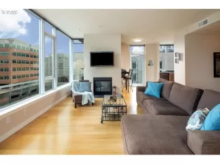 Photo #6: 23077388 Listing