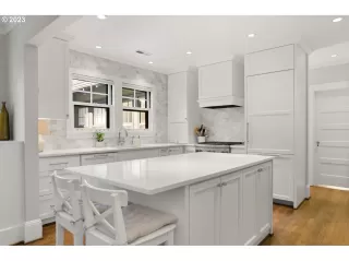 Photo #2: 23077636 Listing