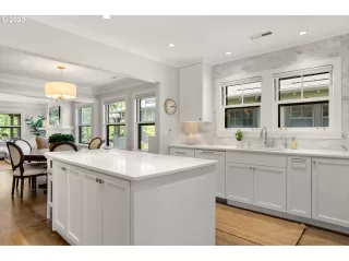 Photo #3: 23077636 Listing