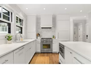 Photo #4: 23077636 Listing