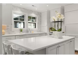 Photo #6: 23077636 Listing