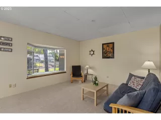 Photo #5: 23077657 Listing