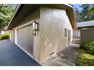 Photo #3: 23078686 Listing