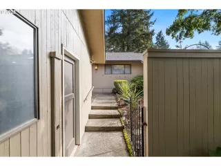 Photo #4: 23078686 Listing