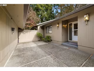 Photo #6: 23078686 Listing