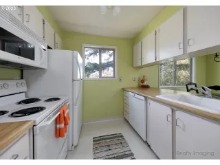 Photo #2: 23079369 Listing