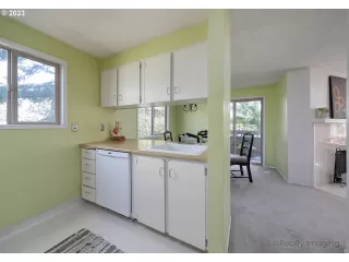 Photo #5: 23079369 Listing