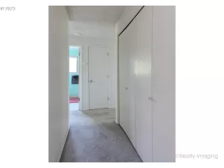 Photo #6: 23079369 Listing