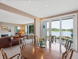 Photo #5: 23079417 Listing