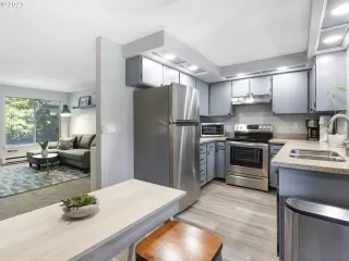 Photo #6: 23079725 Listing