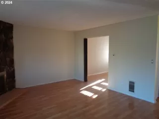 Photo #1: 23081398 Listing