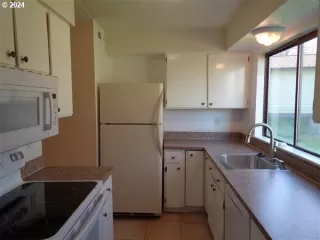 Photo #3: 23081398 Listing