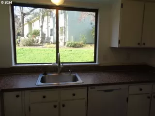 Photo #5: 23081398 Listing