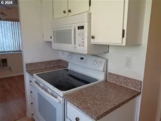 Photo #6: 23081398 Listing