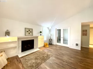 Photo #5: 23083078 Listing