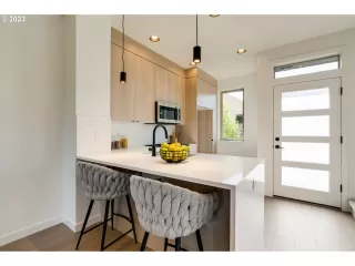 Photo #2: 23083704 Listing 