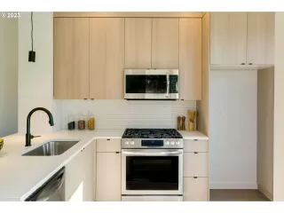 Photo #4: 23083704 Listing 