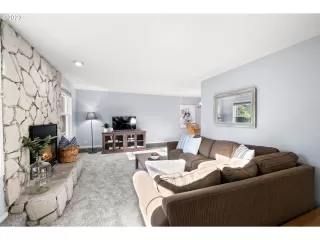 Photo #2: 23084094 Listing