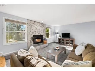 Photo #3: 23084094 Listing