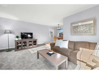 Photo #4: 23084094 Listing