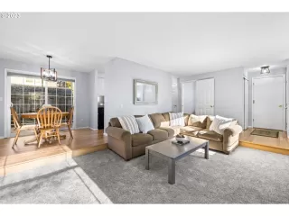 Photo #5: 23084094 Listing