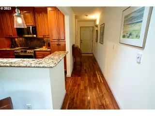 Photo #1: 23084732 Listing