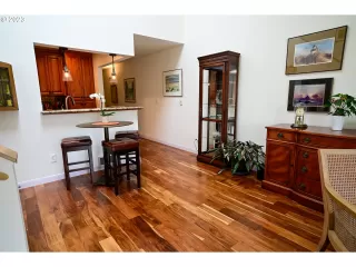 Photo #4: 23084732 Listing